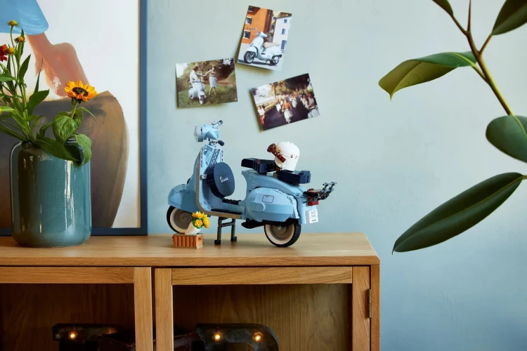 Klocki LEGO ICONS zestaw skuter Vespa 125 10298_10.jpg