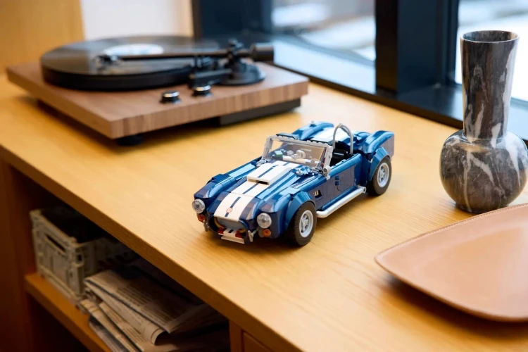 Klocki LEGO Shelby Cobra 427 S/C 1241 elementów 10357_12.jpg