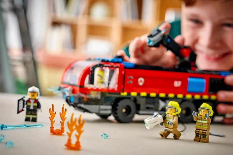 LEGO City Lotniskowy wóz strażacki 60499_14.jpg