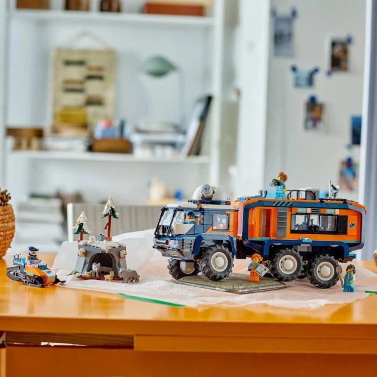 Klocki LEGO City 60471 Ciężarówka z laboratorium arktycznej odkrywczyni_8.jpg