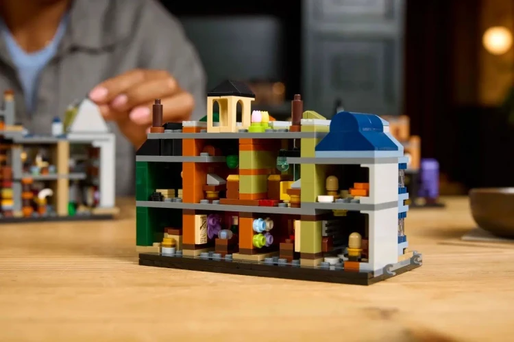 KLOCKI LEGO 76444 Sklepy na Ulicy Pokątnej Z SERII LEGO Harry Potter_11.jpg