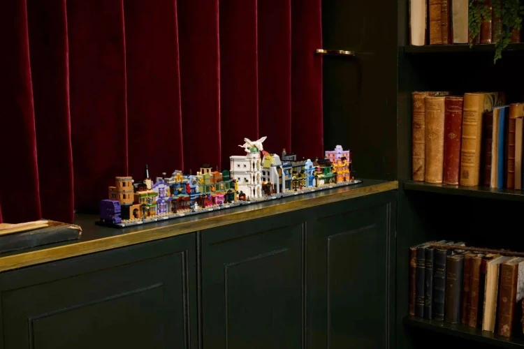 KLOCKI LEGO 76444 Sklepy na Ulicy Pokątnej Z SERII LEGO Harry Potter_13.jpg