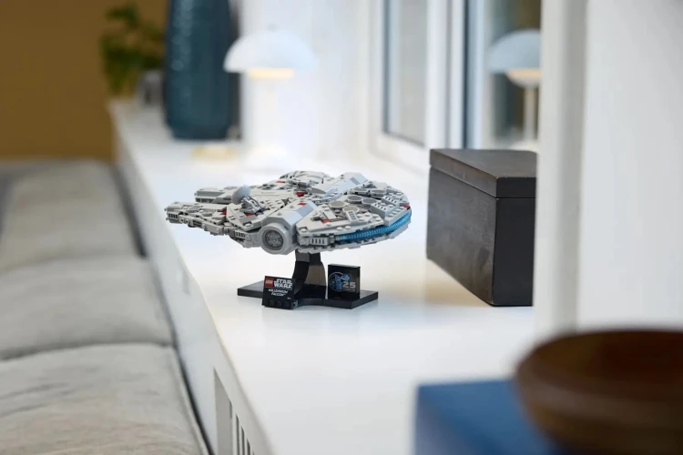 Klocki LEGO Star Wars 75375 Sokół Millennium Gwiezdne Wojny_6.jpg