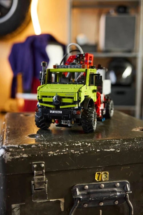 LEGO Technic 42242 Mercedes-Benz Unimog U 5023 z dźwigiem_9.jpg